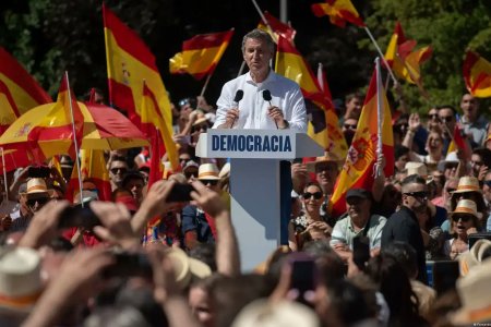 Испани улс бичиг баримтгүй 500 мянга орчим гадаадын иргэнд оршин суух зөвшөөрөл олгохоор боллоо