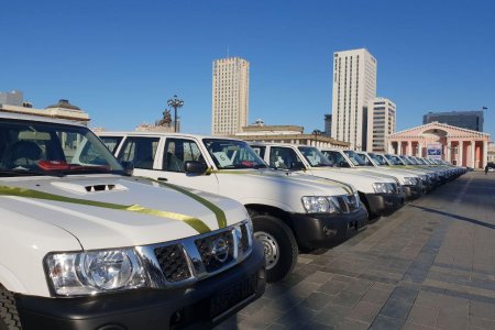 21 аймгийн Эрүүл мэндийн газарт яаралтай түргэн тусламжийн автомашин Эрүүл мэндийн сайд Д.Сарангэрэл гардуулан өглөө.