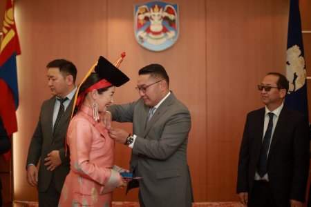 Соёл урлагийн салбарт түүчээлэгчдийг урамшууллаа