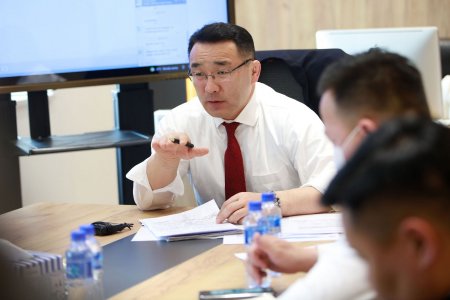 Нийслэлийн удирдлагууд 11-11 төвд ажиллаж, иргэдтэй уулзлаа