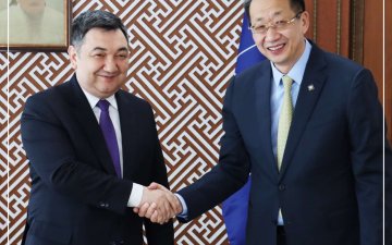 Боловсрол, шинжлэх ухааны сайд Л.Энх-Амгалан Бүгд Найрамдах Казахстан Улсын Мэдээлэл, нийгмийн хөгжлийн сайд Дархан Кыдыралиг хүлээн авч уулзлаа.