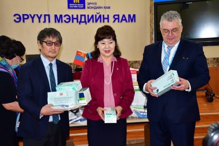 ДЭМБ-аас хувийн хамгаалах хэрэгслэлийг гардуулж өглөө