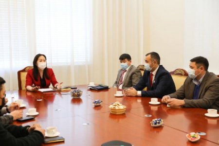 Дурсгалт газрын хамгаалалтын захиргаадын албан хаагчидтай уулзлаа