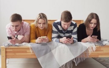 Өсвөр насныхны дунд цахим дарамт ихэссээр байна