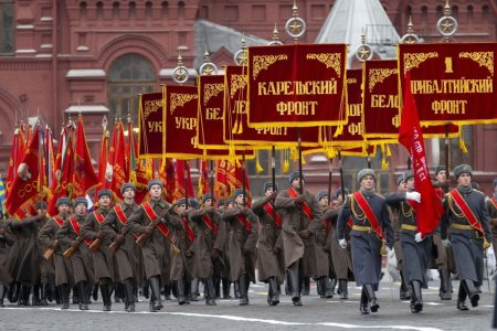 ОХУ-ын улаан талбайд цэргийн сүрт жагсаал зохион байгуулагдлаа
