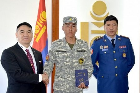 Аврагч-усчин, шумбагчид мэргэжлийн үнэмлэхээ гардлаа