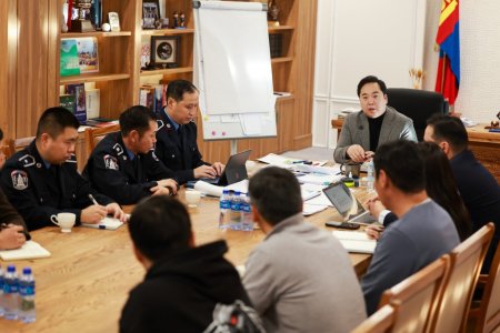 Цагдаа, эмнэлэг, онцгой байдлын машин хотхон руу чөлөөтэй нэвтрэх 