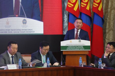 Х.Баттулга:  Давхар дээлтэй сайдуудын тоог багасгах, Ерөнхий сайдад сайд нараа томилж, чөлөөлөх эрхийг олгох талаар тусгасан 
