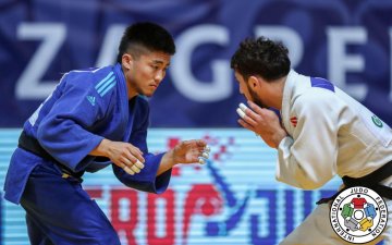 Тбилисийн их дуулгын эхний өдөр Э.Ариунболд хэсгийн аваргын төлөө барилдав 