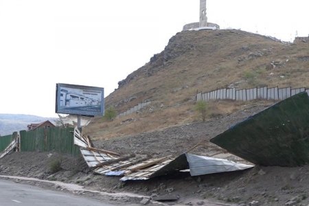 Хүний амь нас, эрүүл мэндэд хохирол учруулах эрсдэлтэй хашааг буулгахыг холбогдох албаныханд даалгалаа