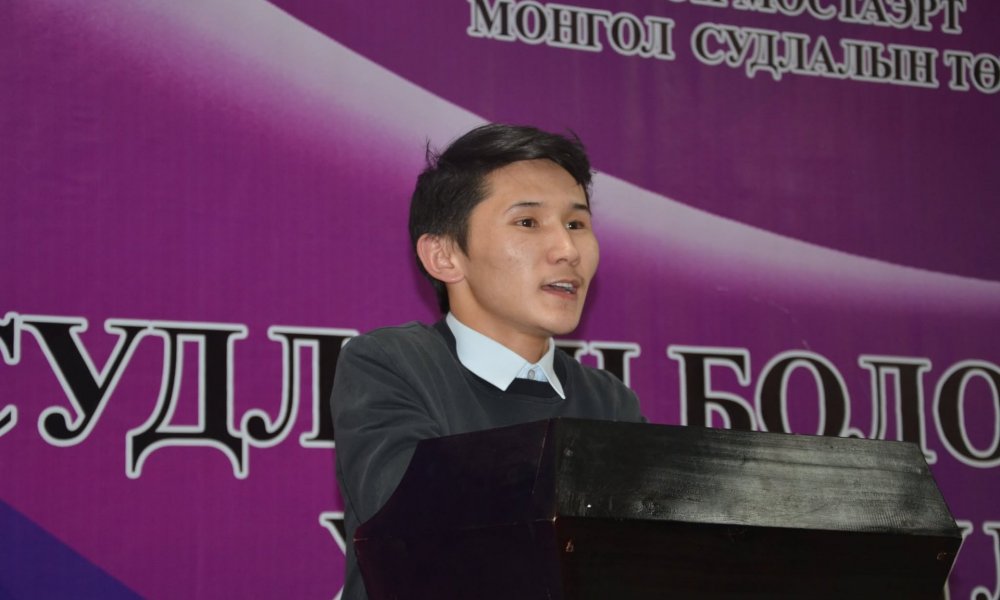 “Оюутан судлаач” тэтгэлэгт хөтөлбөрийн оюутан судлаач – Анхны доктор (Ph.D) Галсандоржийн БАТТҮШИГ