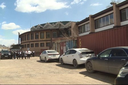 Бизнесийн байгууллагын эрх ашигт халдаж, үйл ажиллагаа явуулах боломжийг нийслэлийн зүгээс хааж байна гэж Сөүл рестораны захирал Ү Хён Мин мэдэгдлээ