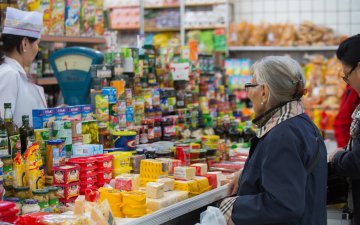 Хэрэглээний түвшин доогуур иргэдэд, том хүнд 32.000, хүүхдэд 8000 төгрөгийн хүнсний эрхийн бичиг олгож байна