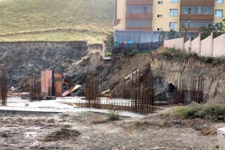 Зайсанд газар олгох ёсгүй газар олгож, улмаар хөрсний нуралт үүсчээ