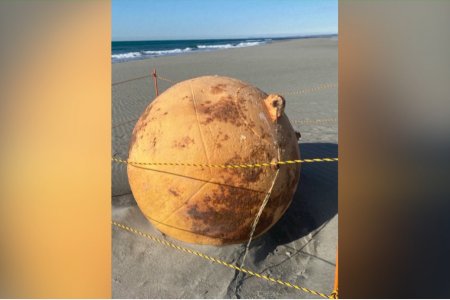 Японы далайн эргийн хамгаалалтын алба үл мэдэгдэх “Метал бөмбөлөг” илрүүлжээ