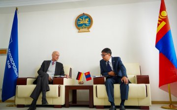 Боловсролын сайд Холбооны Бүгд Найрамдах Герман Улсаас Монгол Улсад суугаа Онц бөгөөд Бүрэн эрхт Элчин сайдыг хүлээн авч уулзлаа