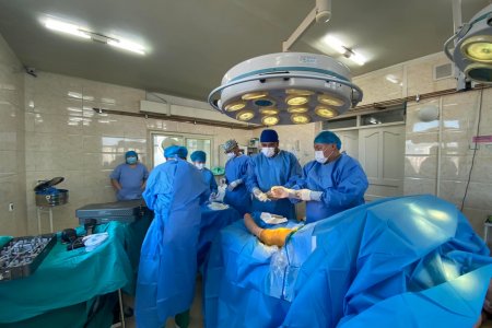 Өвдөгний үе солих мэс засал хийж эхэллээ.