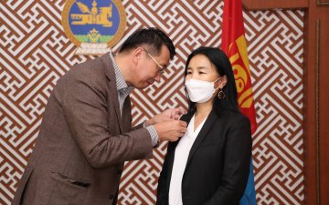 БОЛОВСРОЛЫН БАЙГУУЛЛАГАД ҮНЭТЭЙ ХУВЬ НЭМЭР ОРУУЛСАН ЭРХМҮҮДЭД ШАГНАЛ ГАРДУУЛЛАА