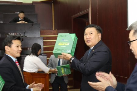 Н.ЦЭРЭНБАТ: “МОНГОЛ ОРНЫ БАЙГАЛЬ ОРЧИН” БОТЬ БОДЛОГЫН ТҮВШИНД ХЭРЭГЛЭХ СУУРЬ БҮТЭЭЛ БОЛНО ГЭДЭГТ ИТГЭЛТЭЙ БАЙНА