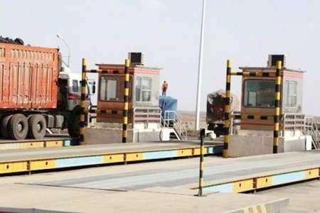 Цагааннуурын боомтоор микроавтобус нэвтрүүлэхийг хоригложээ