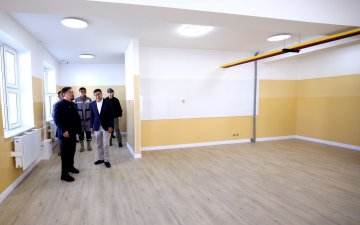 Ерөнхий сайд Г.Занданшатар 2025-2026 оны хичээлийн жилийн бэлтгэл болон намар, өвөлжилтийн бэлтгэл ажлын явцтай газар дээр нь танилцлаа