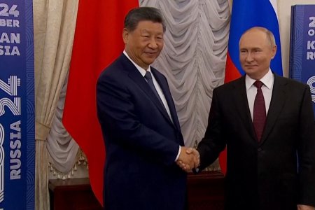 Ши Жиньпин Владимир Путинд хандан “Даян дэлхий эмх замбараагүй байдалд автсан ч Бээжин, Москва хоёрын байгуулсан стратегийн түншлэл нь сүүлийн зуунд тохиолдсон хамгийн чухал өөрчлөлтүүдийн дунд тогтвортой байдлыг хангах гол хүчин зүйл юм” хэмээн хэлжээ