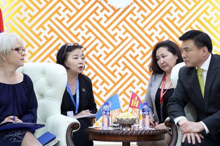 “Улаанбаатар хотын Тогтвортой хөгжлийн зорилтууд” бичиг баримтын төслийг НИТХ-аар батлуулахыг хотын Захирагчаас хүслээ