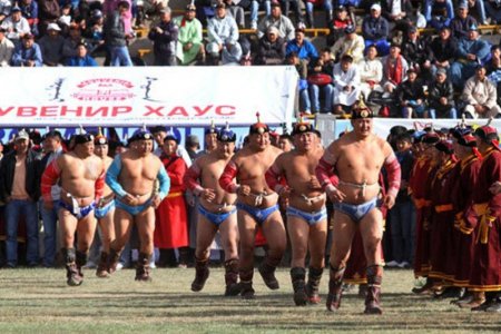 Улсын баяр наадамд дараах амжилтыг гаргасан бөхөд дор дурдсан цол, чимгийг олгоно