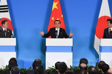 Япон, өмнөд солонгос, хятад улсын тэргүүн нар гурван талт уулзалт хийлээ