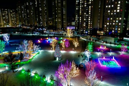 Төв цэнгэлдэх хүрээлэнгийн дэргэд мөсөн хотхон байгуулж байна