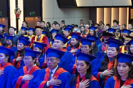 The graduation ceremony for part-time Bachelor's and Master's programs was organized