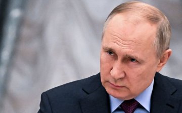 В.Путин Украины зэвсэгт хүчнийг бууж өгөх хүртэл Мариуполь хотыг бөмбөгдсөөр байна гэдгээ Францын ерөнхийлөгчид хэлжээ