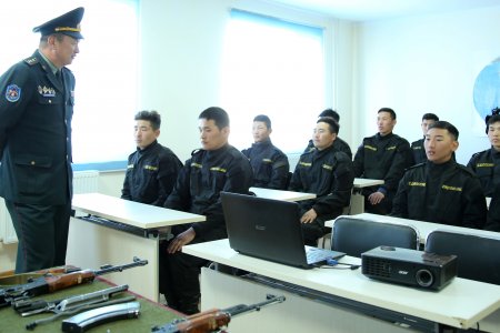 Цэргийн бэлтгэл сургалт явагдаж байна