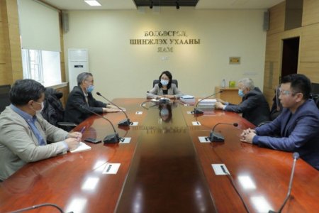 Сайд Л.Цэдэвсүрэн хэл, бичгийн эрдэмтдийн төлөөлөлтэй уулзлаа