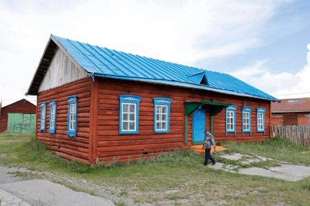 ЦАРЦААД БАЙСАН СУРГУУЛИЙН БАРИЛГЫН САНХҮҮЖИЛТИЙГ АХБ-НЫ ХӨРӨНГӨ ОРУУЛАЛТААР ШИЙДВЭРЛЭНЭ