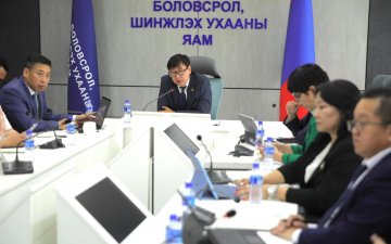 Дүрэмт хувцсыг бага сургуулийн хэмжээнд сонголттой болгохоор судална
