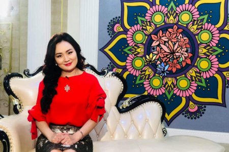 Дуучин Чулуунчимэг төрсөн өдрөө “нижгэр тэмдэглэжээ”