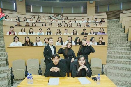 “Хотын соёлд манлайлцгаая” оюутны хөгжлийн хөтөлбөрийн хүрээнд илтгэлийн тэмцээн зохион байгууллаа