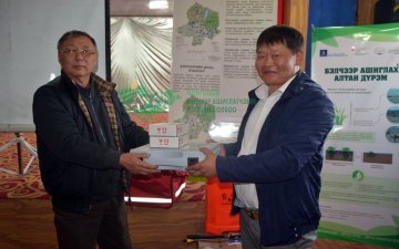 Загвар мал эмнэлэгүүдэд 6 сая төгрөгийн багаж, тоног төхөөрөмж хүлээлгэн өгөв