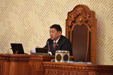 М.Энхболд: Миний эхнэрийг архины зөвшөөрөл олгодог байсан гэх. Үнэн хэрэгтээ тэр зөвшөөрлийг чинь Ц.Нямдоржийн эхнэр олгодог байсан юм
