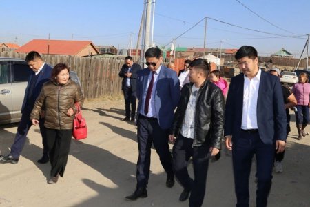 ХУД-ийн Засаг дарга Туулын задгайд зөвшөөрөлгүй буусан айл өрхүүдийн төлөөлөлтэй уулзлаа