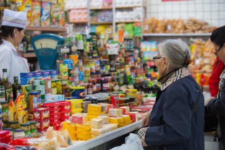 Хэрэглээний түвшин доогуур иргэдэд, том хүнд 32.000, хүүхдэд 8000 төгрөгийн хүнсний эрхийн бичиг олгож байна