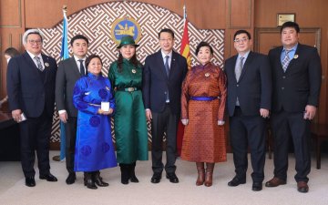 Боловсрол, шинжлэх ухааны салбарынханд төрийн дээд одон, медаль гардууллаа