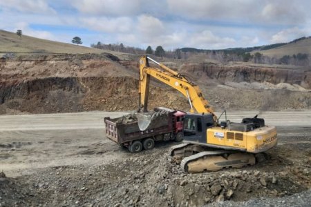 Дарханы замын хөрс хуулалт, далангийн ажил үргэлжилж байна