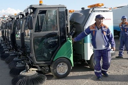 Цэвэрлэгээ угаалгын зориулалтын төхөөрөмжөөр хотын гудамж талбайг цэвэрлэнэ