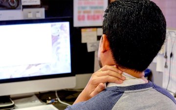 ДЭМБ: Олон цагаар ажиллах нь цус харвах эрсдэлийг нэмэгдүүлдэг