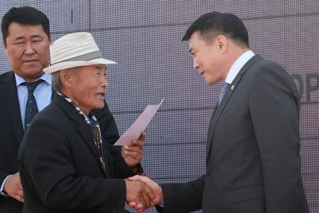 “Буянт-Ухаа 2” хорооллын орон сууцанд орохоор шалгарсан иргэдэд батламжийн гардууллаа