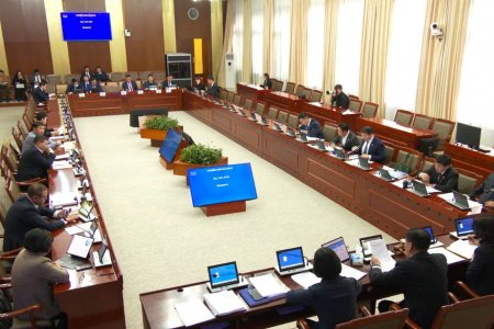 Ирэх оны төсвийг 11-р сарын 15-аас өмнө батлах ёстой ч гишүүдийн ирц хангалтгүй хэвээр байна
