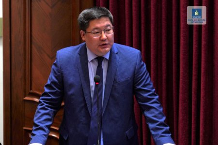 Д.Мөнх-Эрдэнэ: Л.Оюун-Эрдэнэ нар үхэхдээ үхэр буугаа тавьж байна