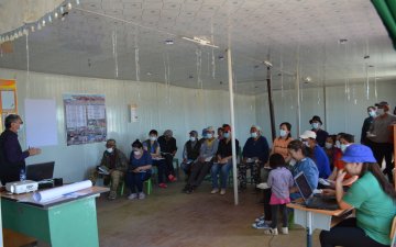 МБАНХ-ын зөвлөхүүд Говь-Алтай аймгийн Тонхил, Бугат сумдад ажиллав